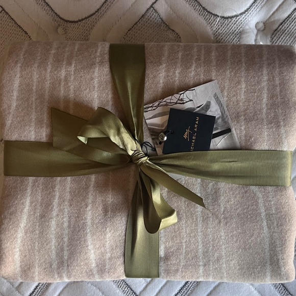 Michael Aram Woodgrain Throw NEW - Picture 5 of 5